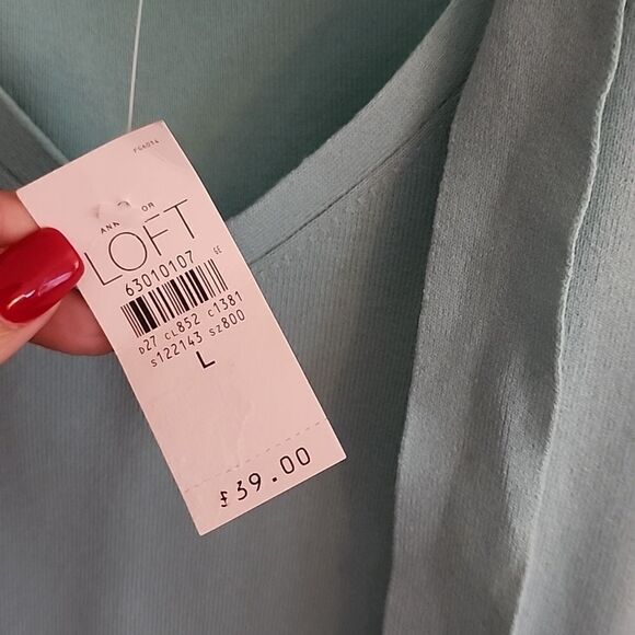 Ann Taylor Loft V-neck Top NWT - Picture 5 of 9